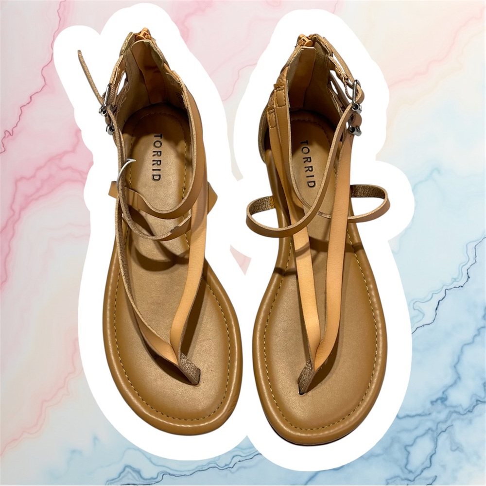 TORRID: Women's 9 WW Wide Tan Thong Flat Strappy Gladiator Buckle Sandals • NWT
